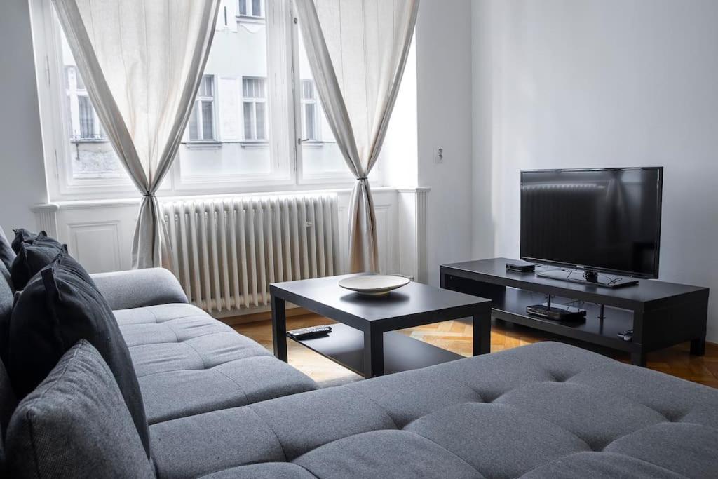 Prince Matyas Apartment Прага Экстерьер фото